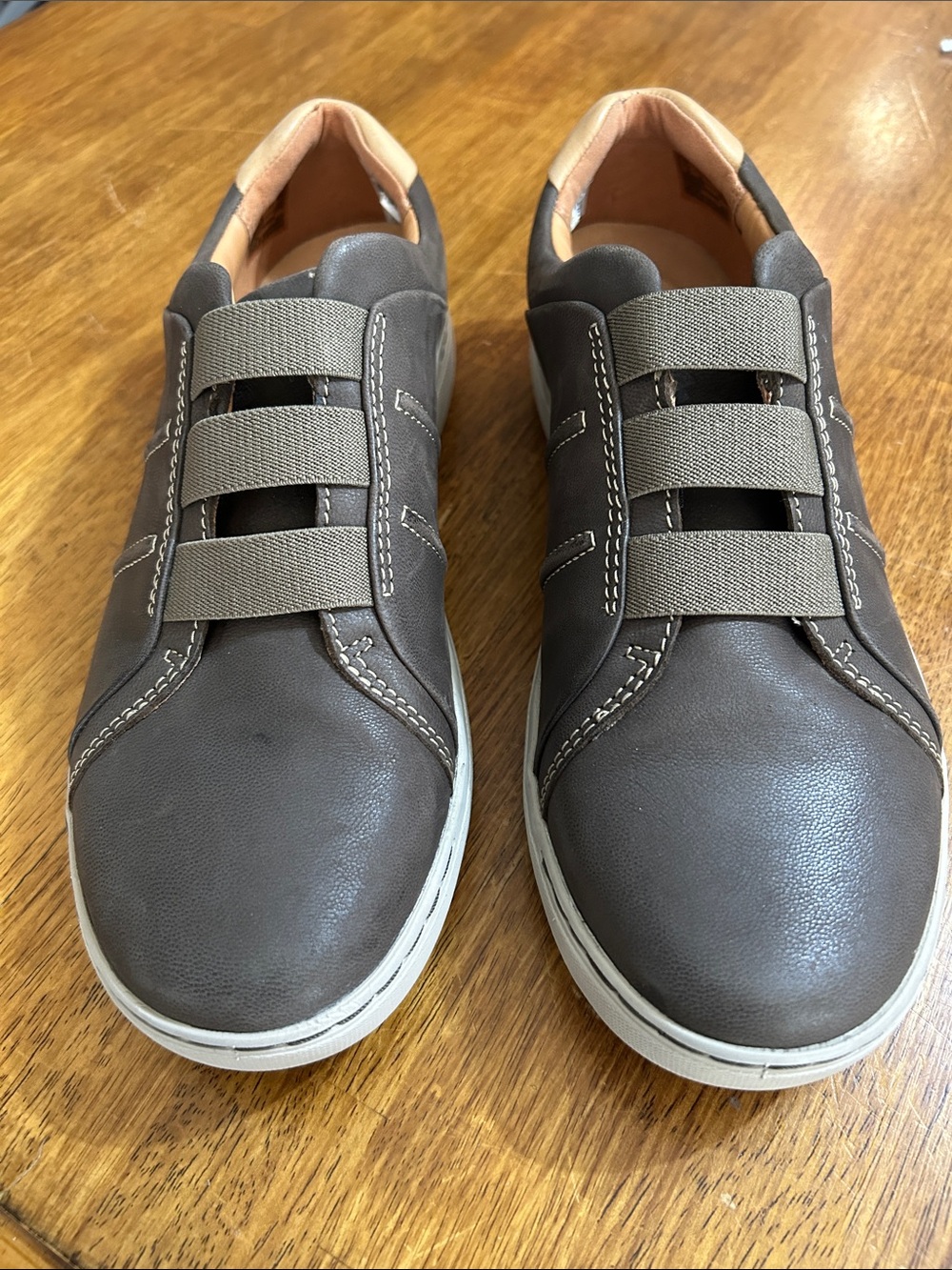 Clarks Women’s Slip-On Dark Olive Leather Loafers New Without Tags